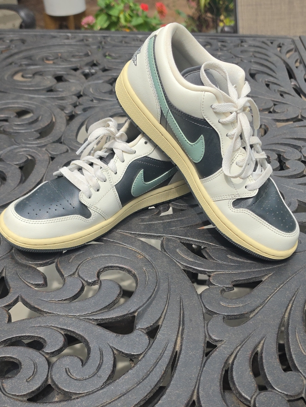 Nike Air Jordan Low 1 Women's RARE Jade Smoke Colorway